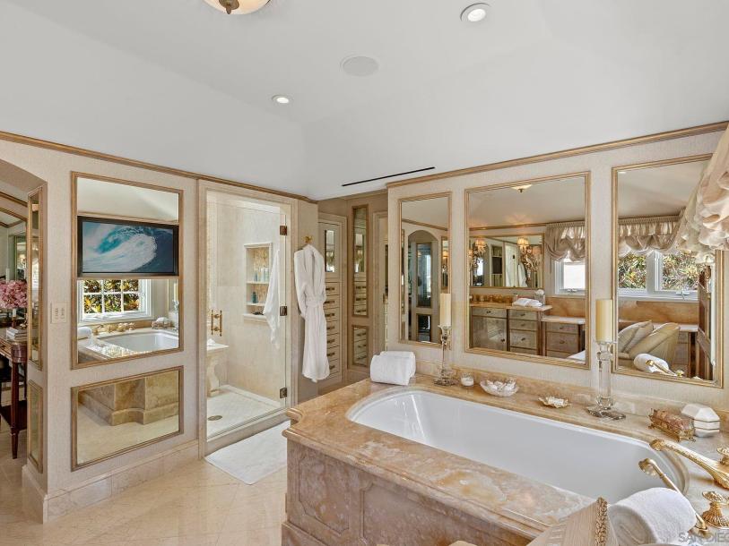 1900 Spindrift Dr, La Jolla, CA 92037-18