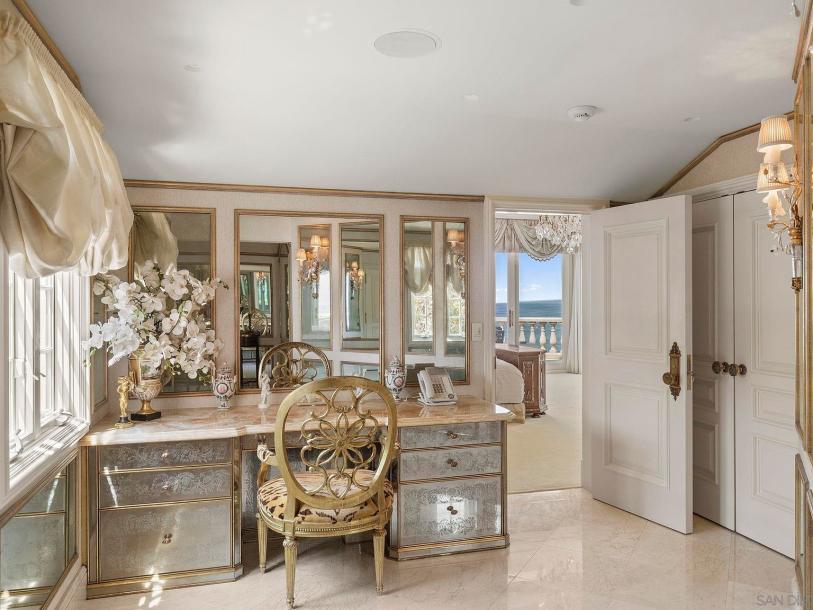 1900 Spindrift Dr, La Jolla, CA 92037-12