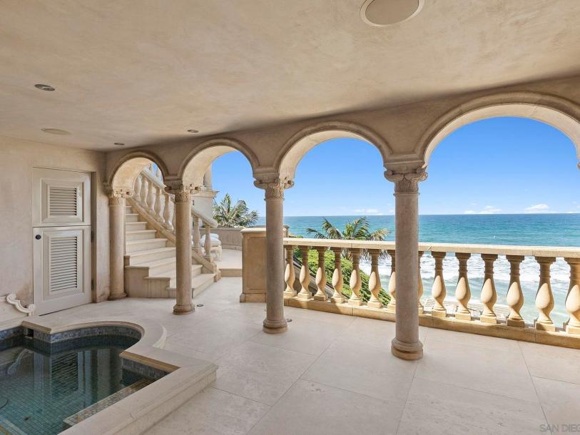 1900 Spindrift Dr, La Jolla, CA 92037-10