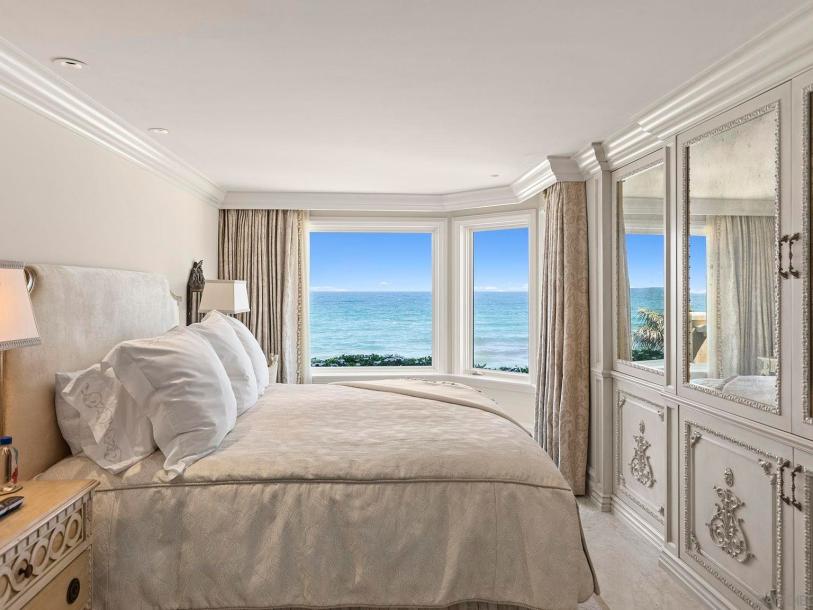 1900 Spindrift Dr, La Jolla, CA 92037-9