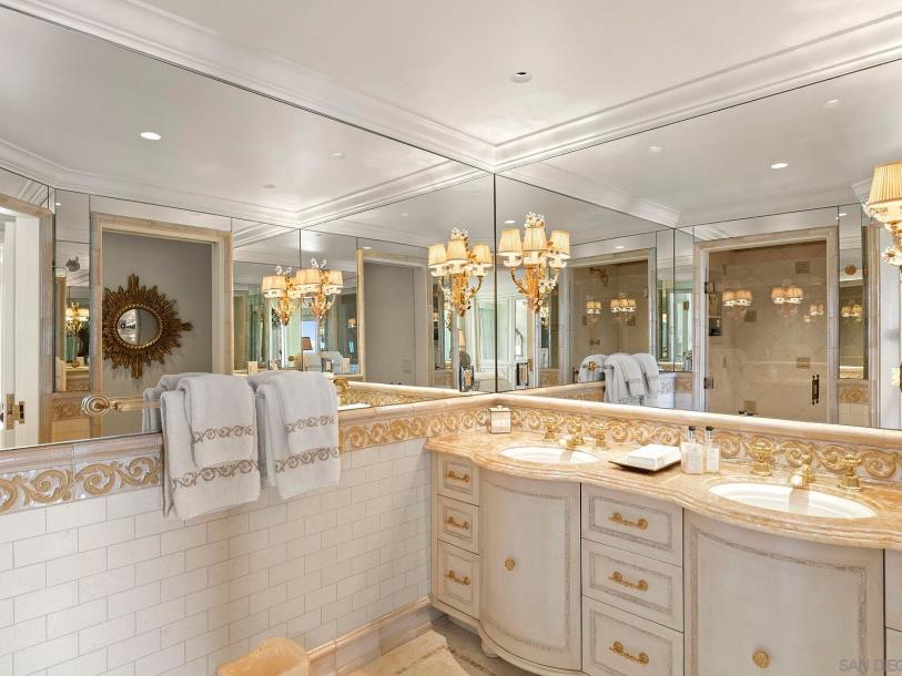 1900 Spindrift Dr, La Jolla, CA 92037-8
