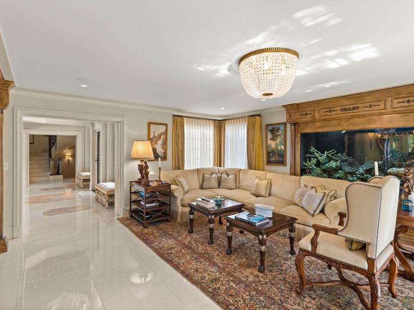 1900 Spindrift Dr, La Jolla, CA 92037-31