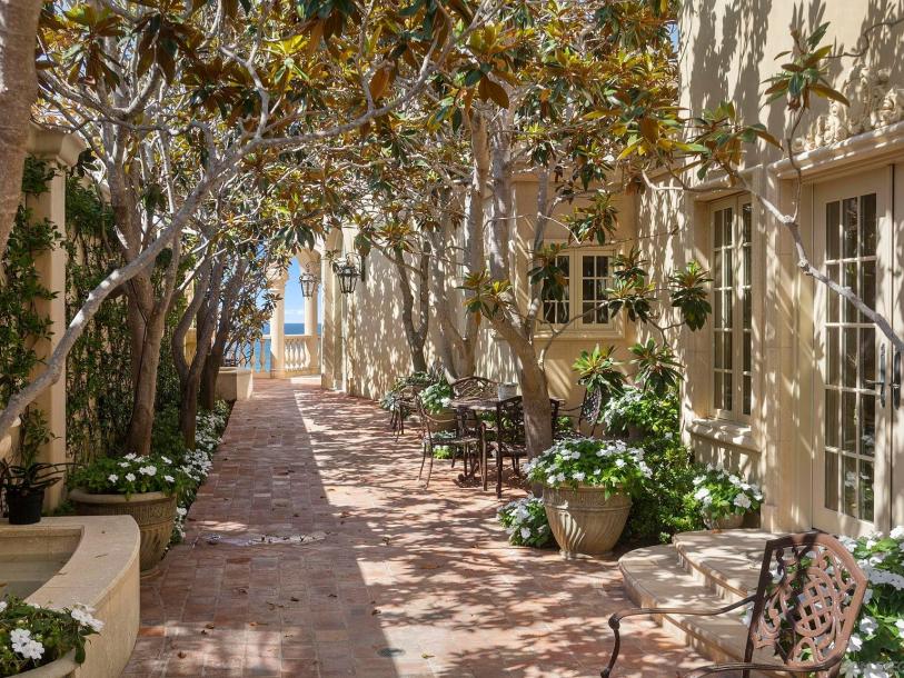 1900 Spindrift Dr, La Jolla, CA 92037-43