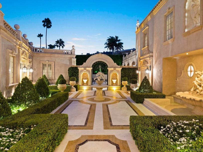 1900 Spindrift Dr, La Jolla, CA 92037-39