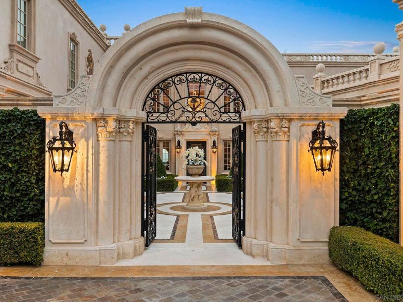 1900 Spindrift Dr, La Jolla, CA 92037-49