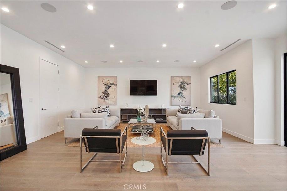 3064 Elvill Dr, Los Angeles, CA 90049-4