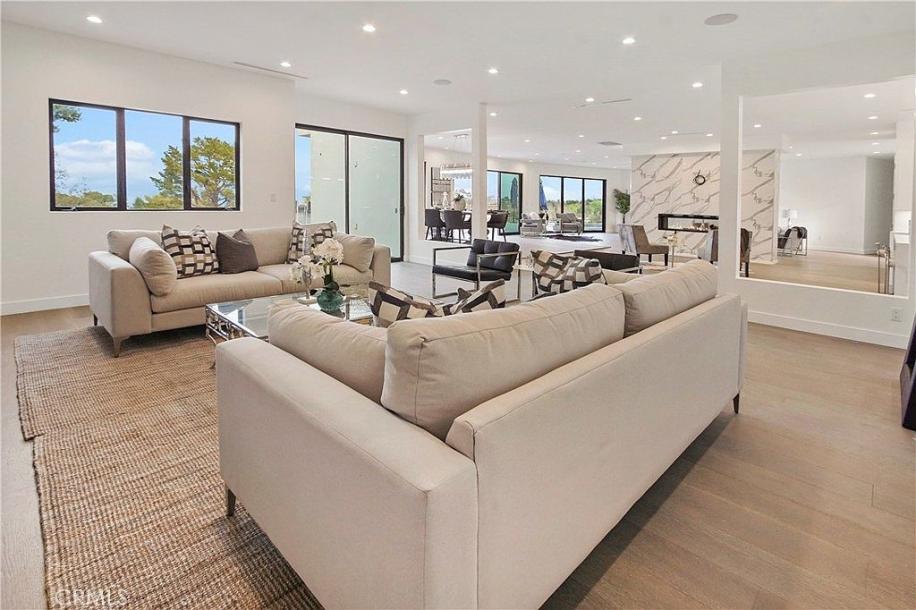 3064 Elvill Dr, Los Angeles, CA 90049-6