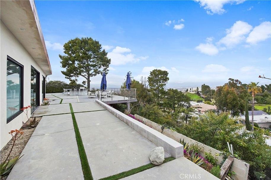 3064 Elvill Dr, Los Angeles, CA 90049-13