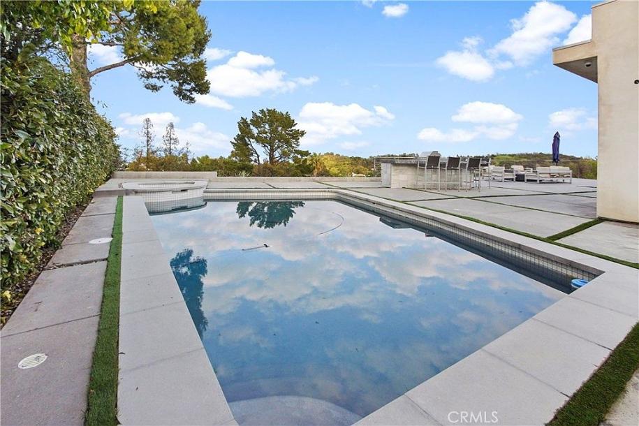 3064 Elvill Dr, Los Angeles, CA 90049-23