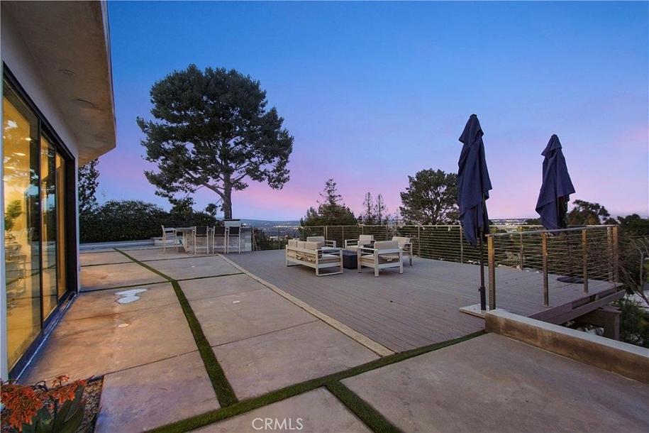 3064 Elvill Dr, Los Angeles, CA 90049-32