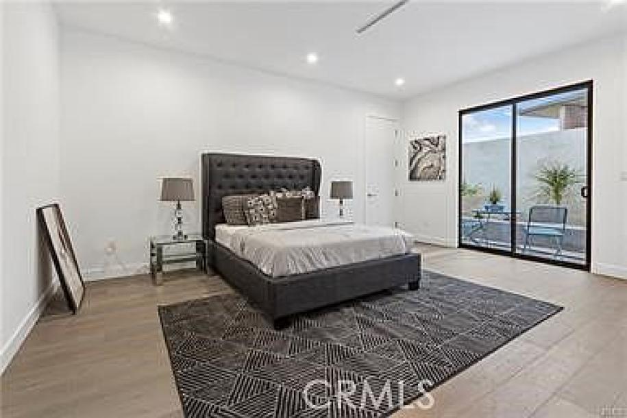 3064 Elvill Dr, Los Angeles, CA 90049-35
