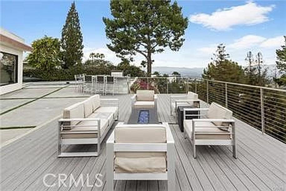 3064 Elvill Dr, Los Angeles, CA 90049-36