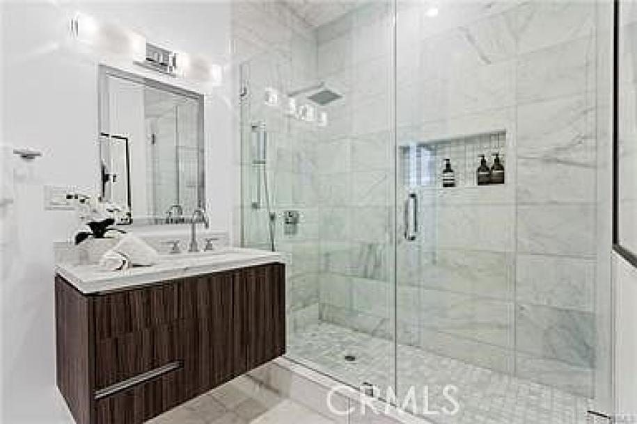3064 Elvill Dr, Los Angeles, CA 90049-37
