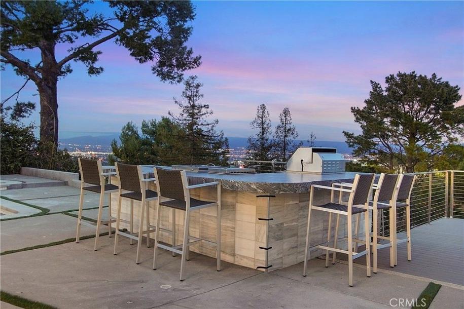 3064 Elvill Dr, Los Angeles, CA 90049-40