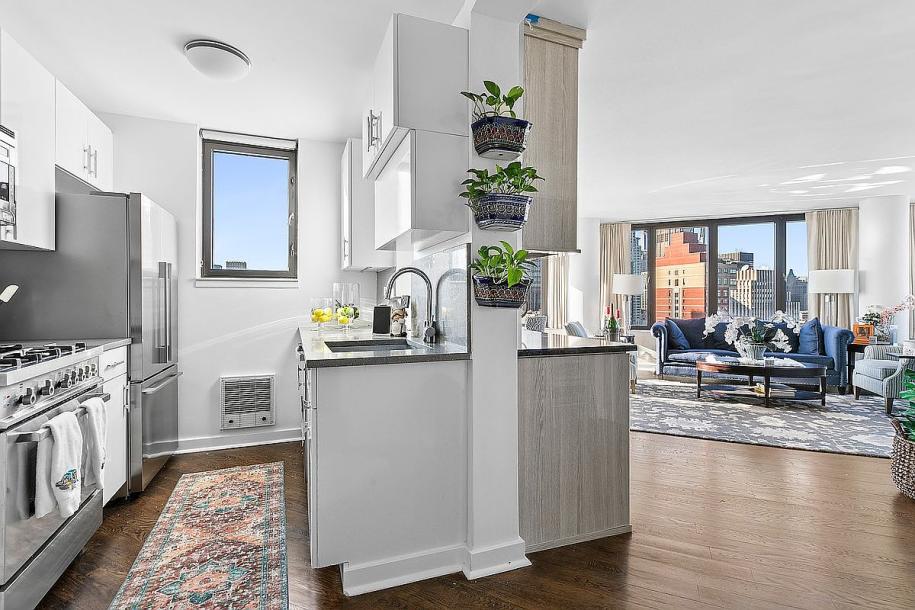 330 E 38th St APT 50E, New York, NY 10016-2