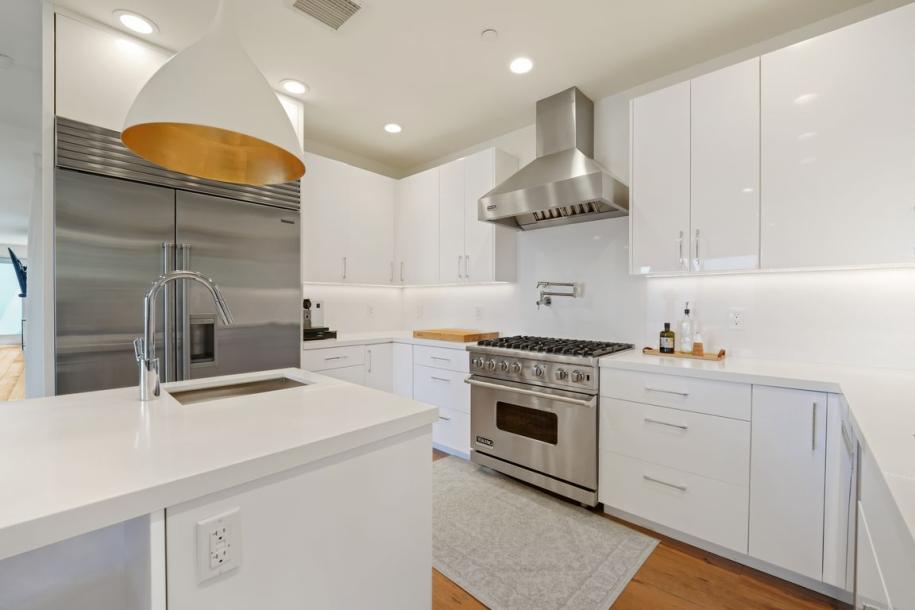 3548 1/2 Multiview Dr, Los Angeles, CA 90068-3