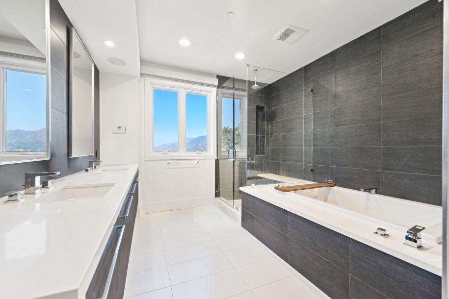 3548 1/2 Multiview Dr, Los Angeles, CA 90068-29