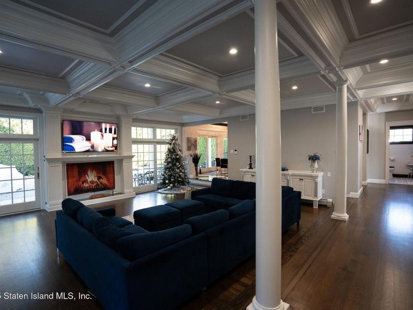 373 Ocean Ter, Staten Island, NY 10301-6