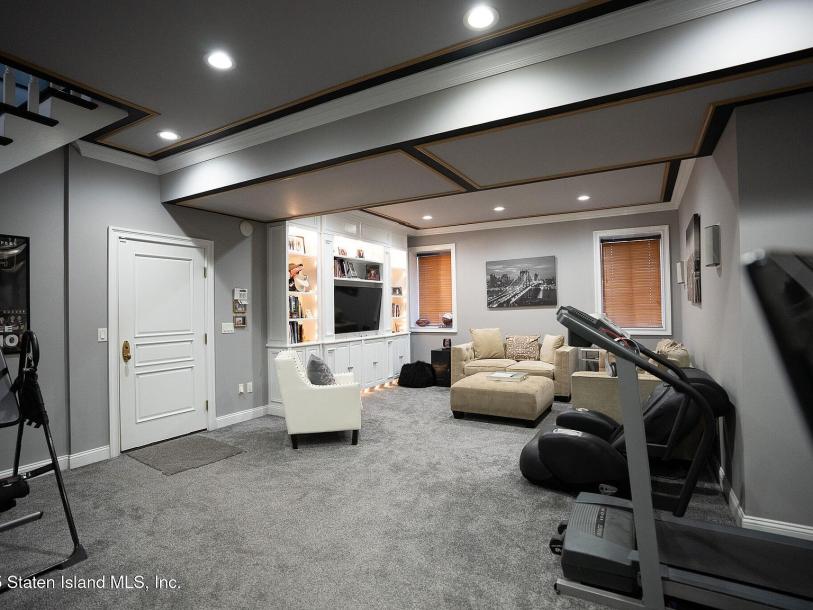 373 Ocean Ter, Staten Island, NY 10301-25