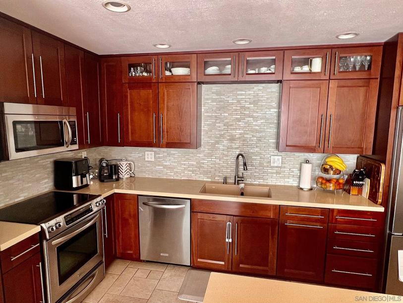 3850 Riviera Dr UNIT 3B, San Diego, CA 92109-4