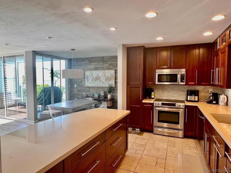 3850 Riviera Dr UNIT 3B, San Diego, CA 92109-5