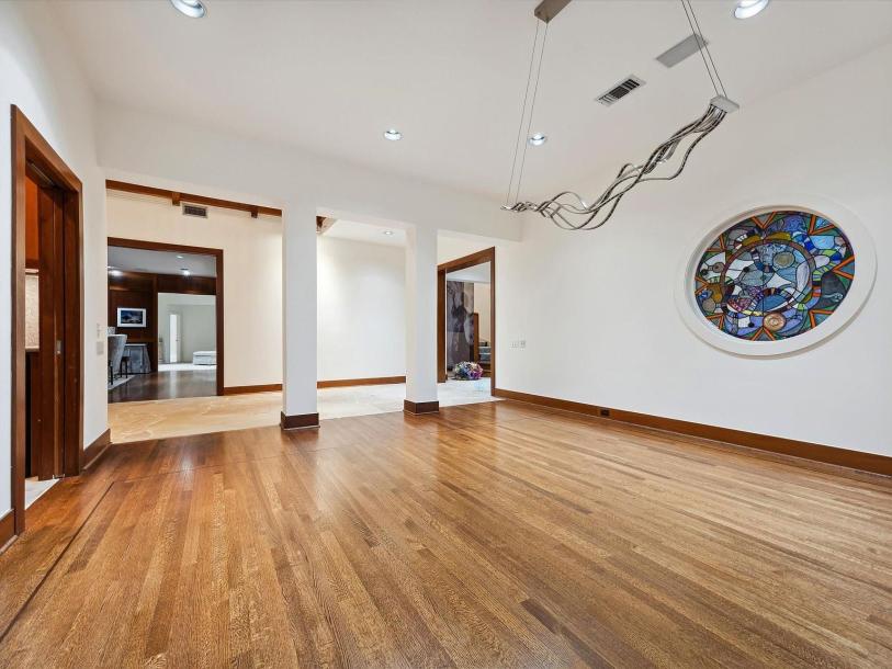 501 W Friar Tuck Ln, Houston, TX 77024-6