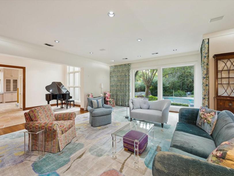 501 W Friar Tuck Ln, Houston, TX 77024-22