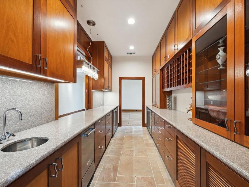 501 W Friar Tuck Ln, Houston, TX 77024-17