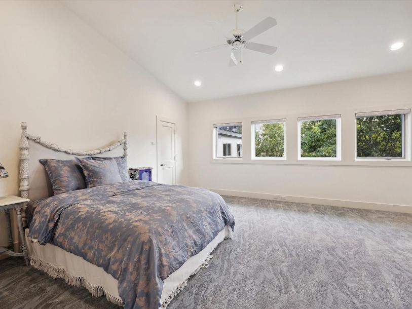501 W Friar Tuck Ln, Houston, TX 77024-13