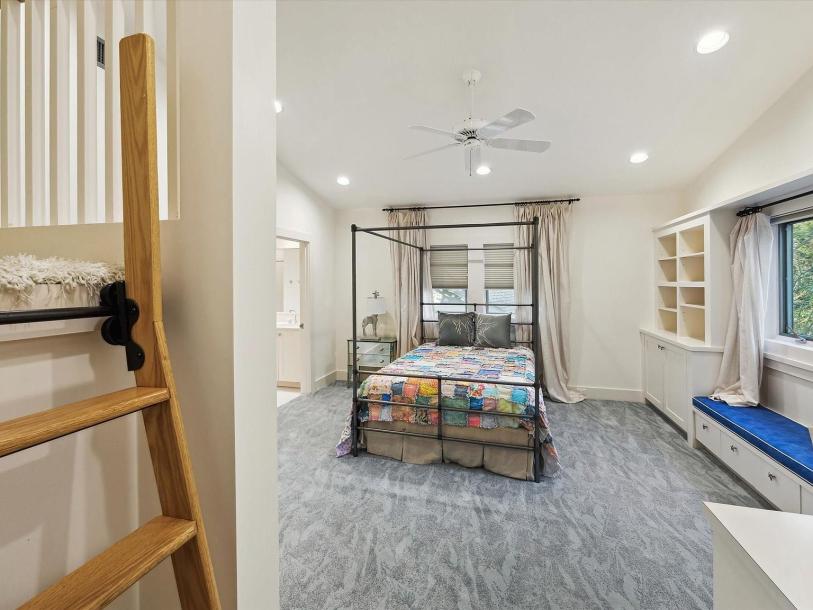 501 W Friar Tuck Ln, Houston, TX 77024-12
