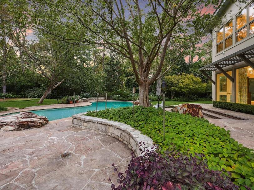 501 W Friar Tuck Ln, Houston, TX 77024-9