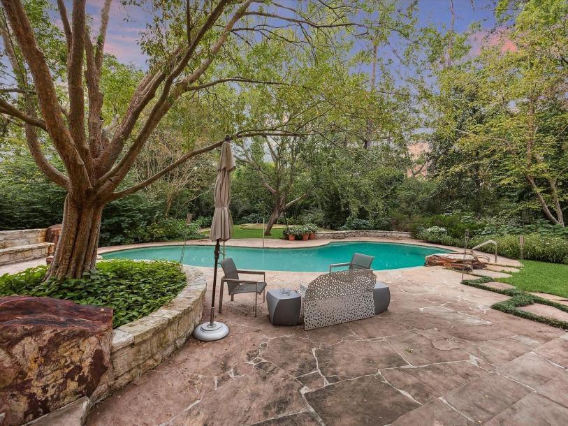 501 W Friar Tuck Ln, Houston, TX 77024-8