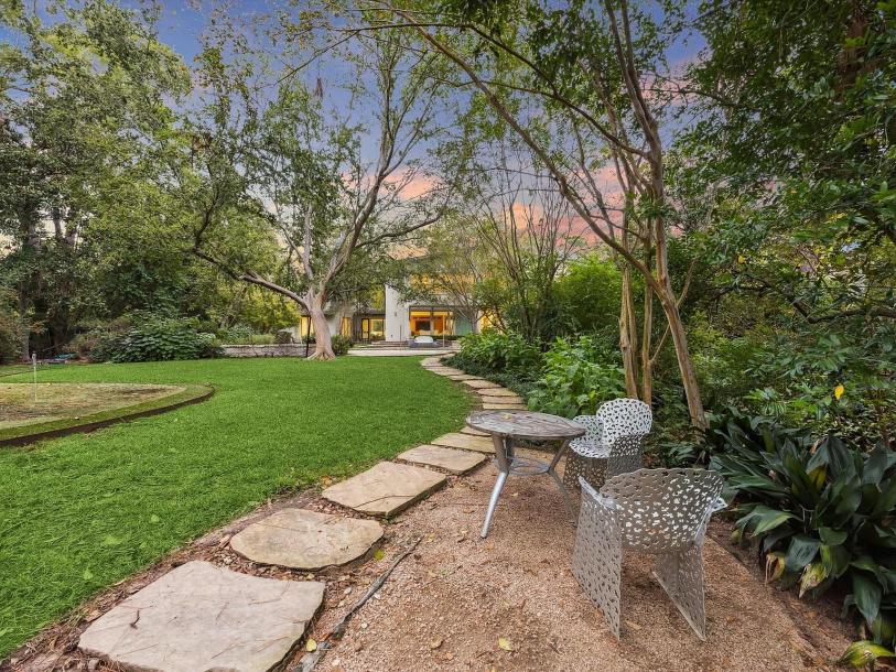 501 W Friar Tuck Ln, Houston, TX 77024-7