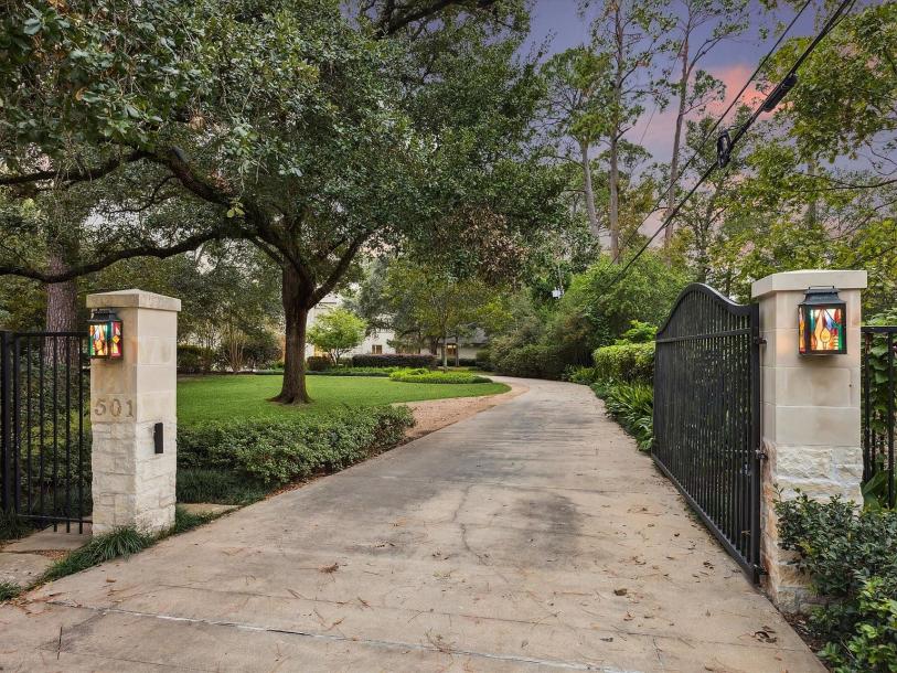 501 W Friar Tuck Ln, Houston, TX 77024-30