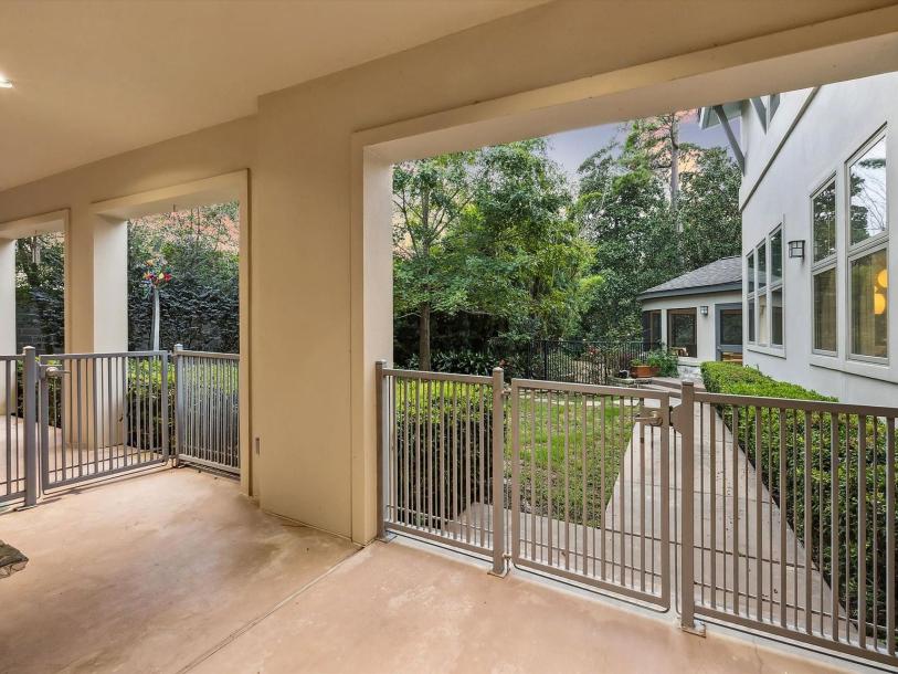 501 W Friar Tuck Ln, Houston, TX 77024-35
