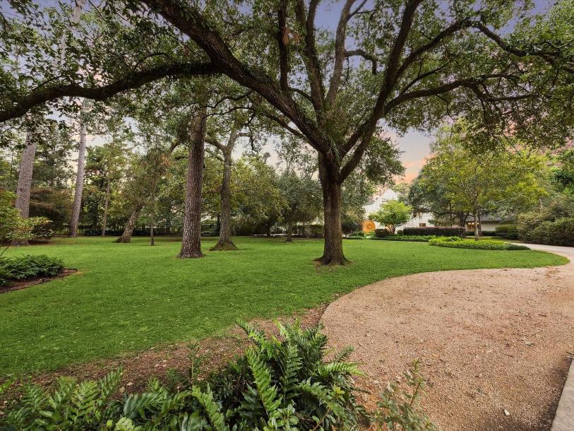 501 W Friar Tuck Ln, Houston, TX 77024-29