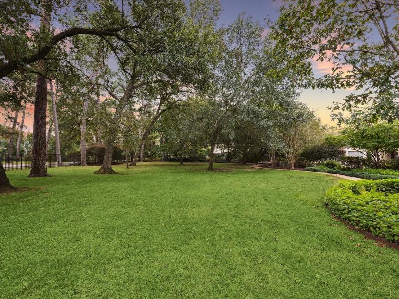 501 W Friar Tuck Ln, Houston, TX 77024-28