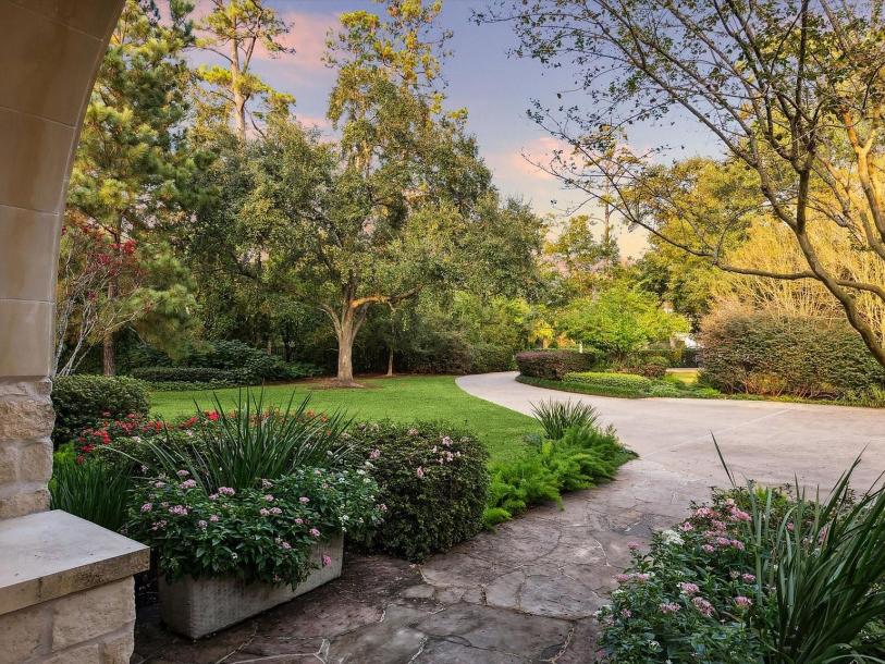 501 W Friar Tuck Ln, Houston, TX 77024-26