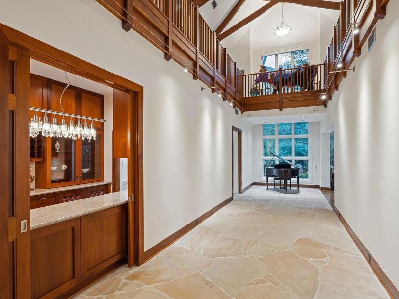 501 W Friar Tuck Ln, Houston, TX 77024-24
