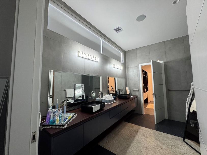 5027 Jackwood St, Houston, TX 77096-17