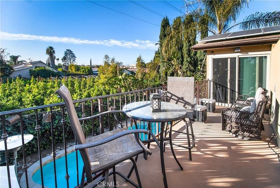 6323 Geyser Ave Reseda CA 91335-3