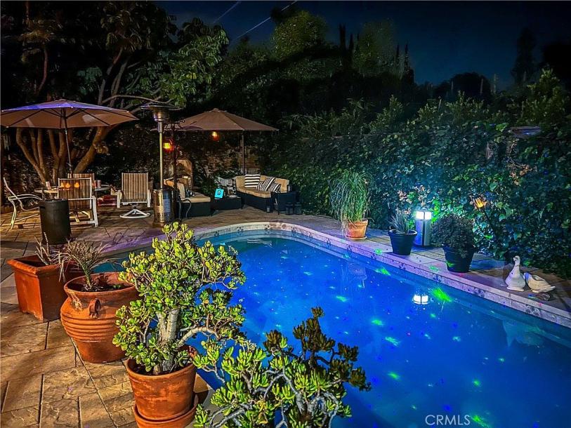 6323 Geyser Ave Reseda CA 91335-6