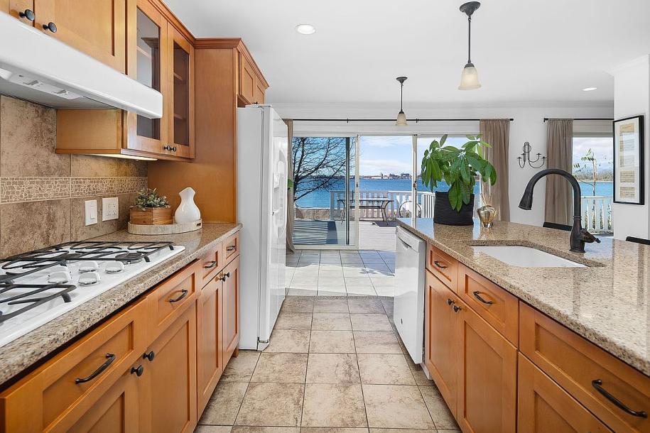8 Tier St, Bronx, NY 10464-3