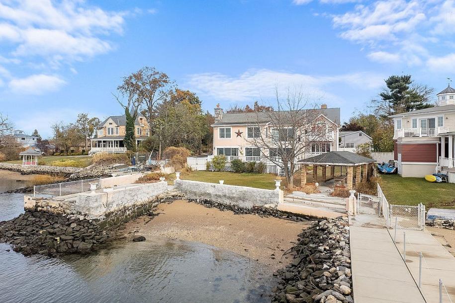 8 Tier St, Bronx, NY 10464-2