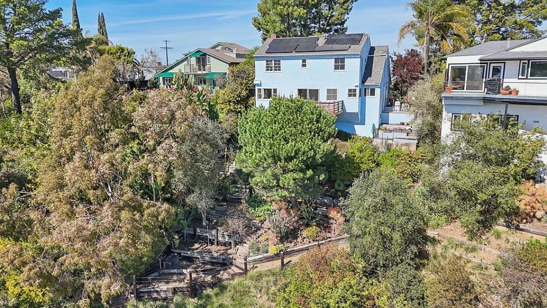 8615 Skyline Dr, Los Angeles, CA 90046-38