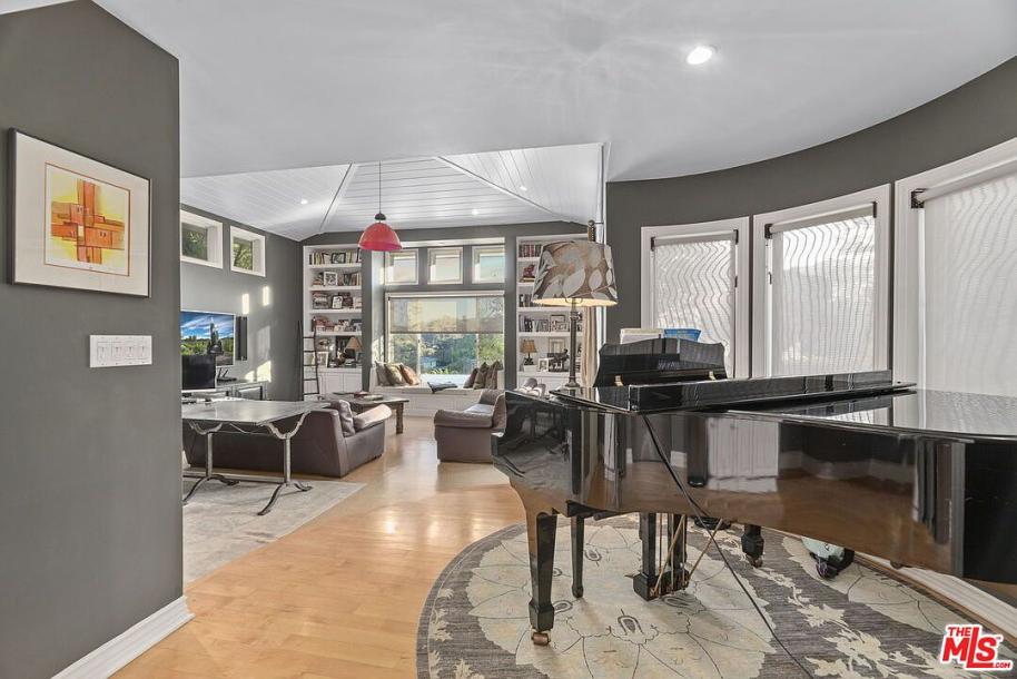 8414 Edwin Dr, Los Angeles, CA 90046-35