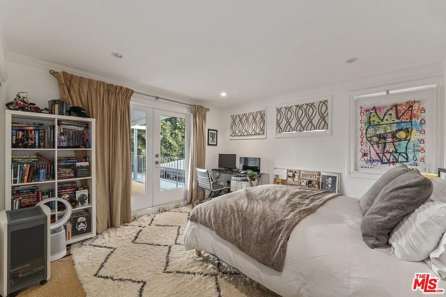 8414 Edwin Dr, Los Angeles, CA 90046-8