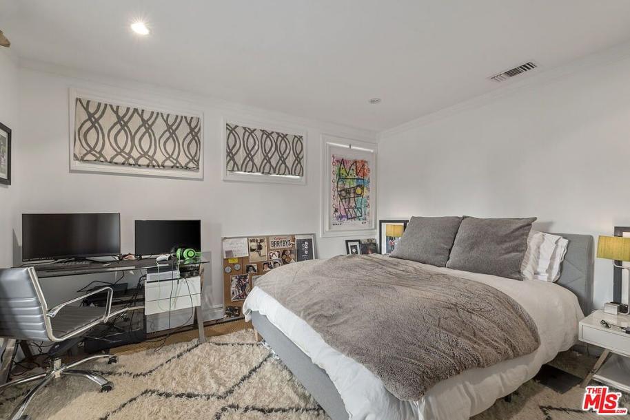 8414 Edwin Dr, Los Angeles, CA 90046-7