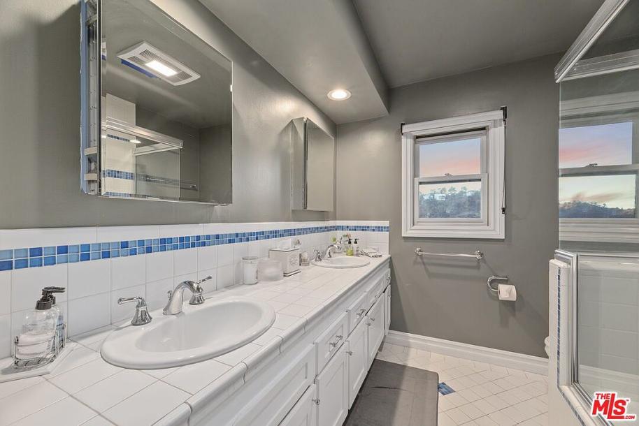 8414 Edwin Dr, Los Angeles, CA 90046-6