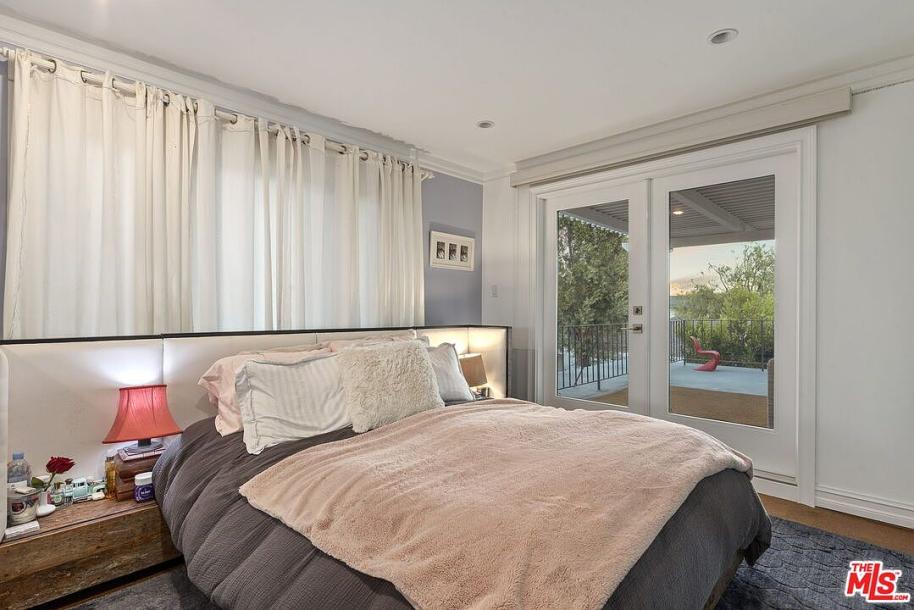 8414 Edwin Dr, Los Angeles, CA 90046-5